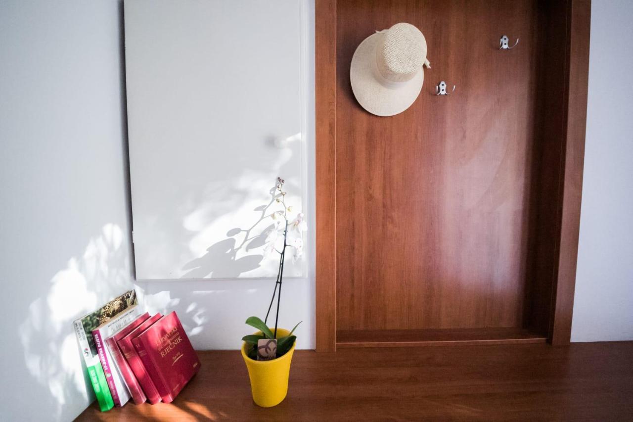 Mb Pag Bed&Breakfast Паг Экстерьер фото
